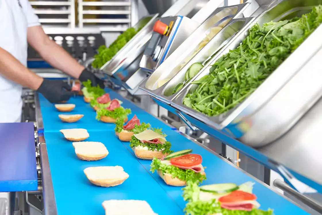 Процесс приготовления сэндвичей на линии Snack Flex Line