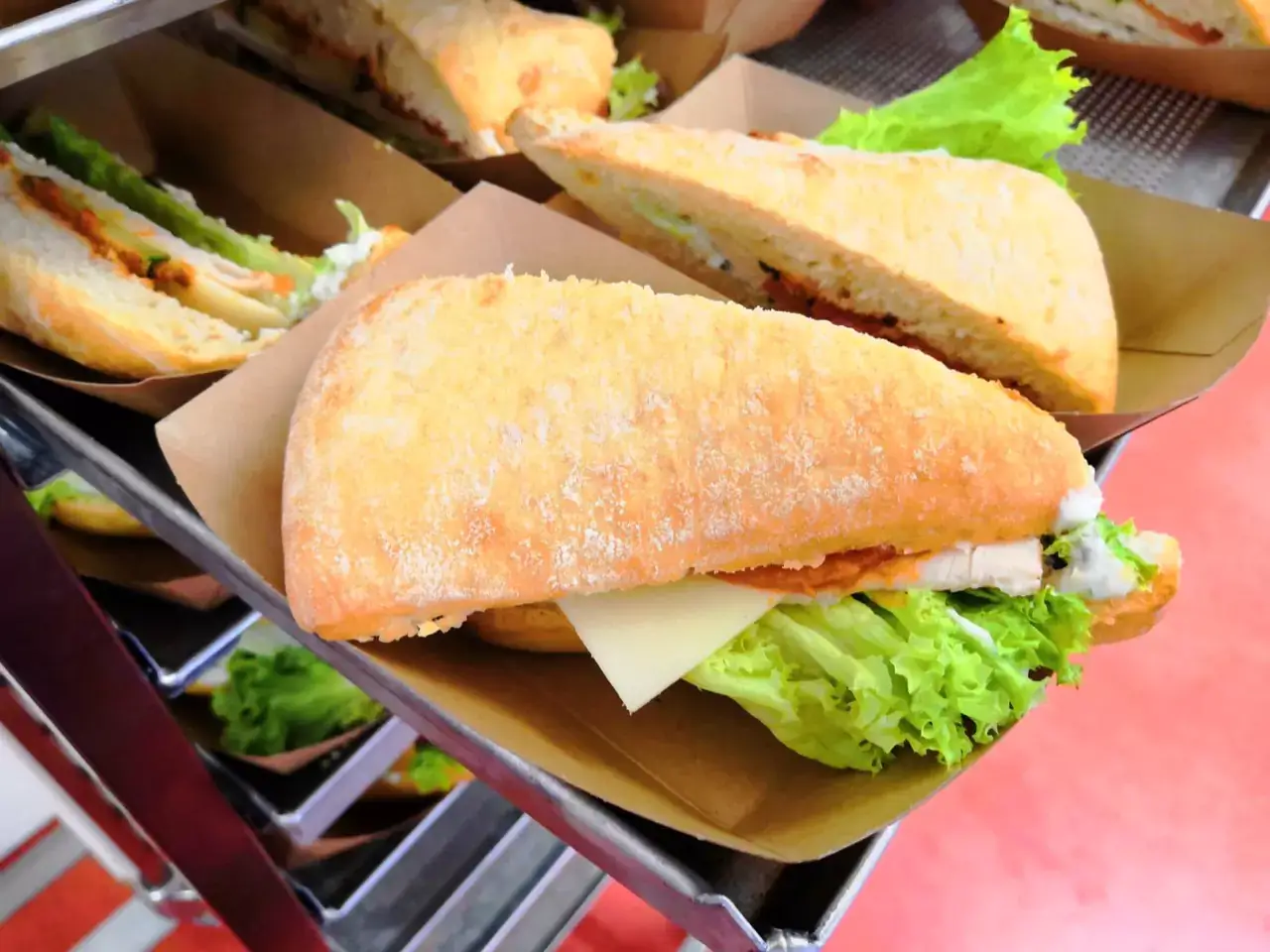 Вертикальная резка сэндвичей и бутербродов